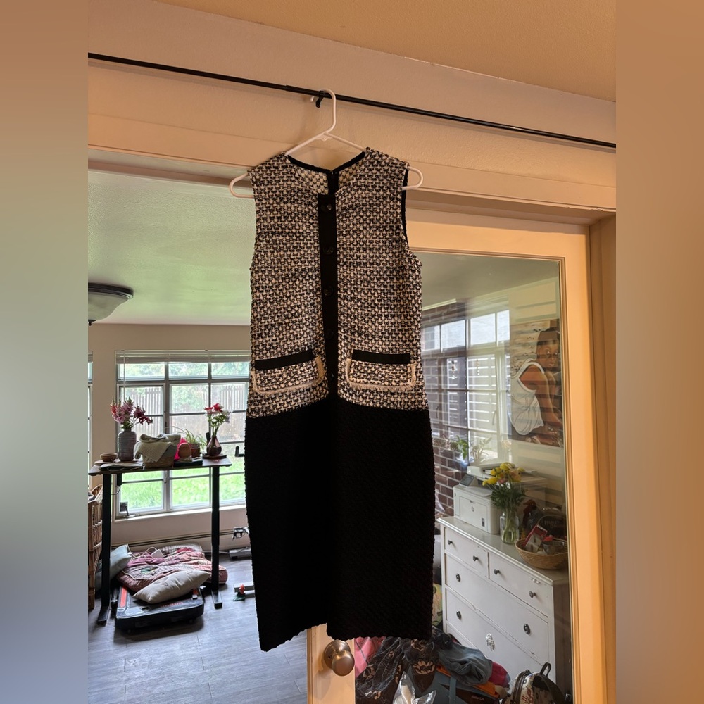 Women's St. John Size 8 Sleeveless Dress